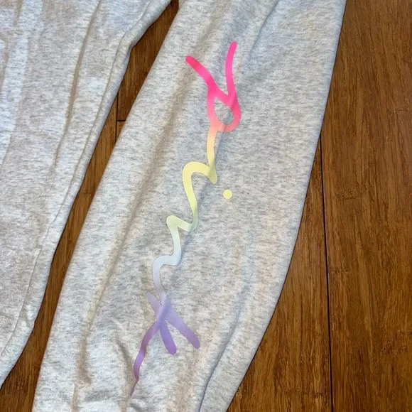 Pink Victoria’s Secret sweatpants NWOT - Picture 2 of 4
